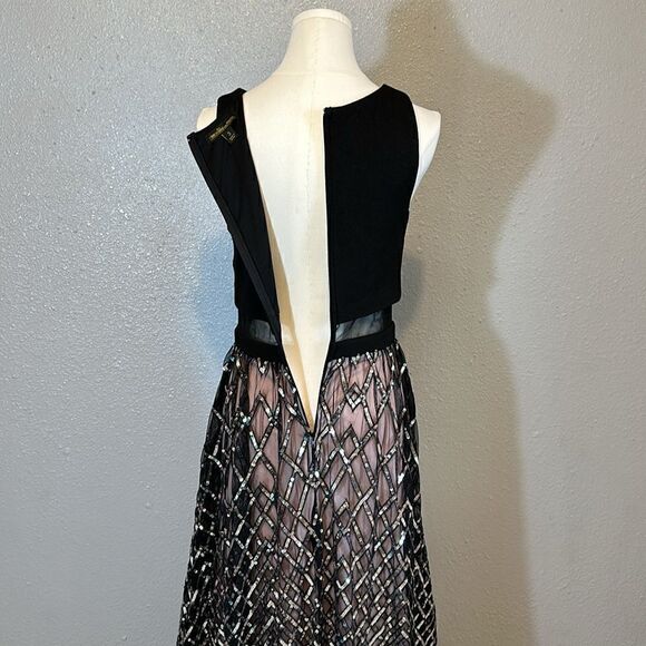 TLC “Say yes to the prom” sequined grid popover gown. Black/silver/blush size 3 - Picture 10 of 16